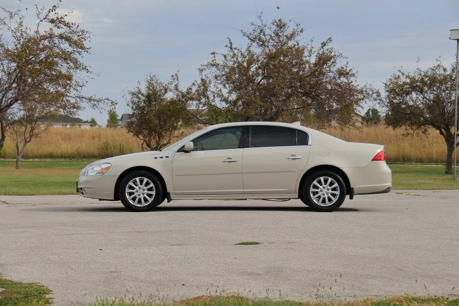 2011 Buick Lucerne - Image 2 of 29