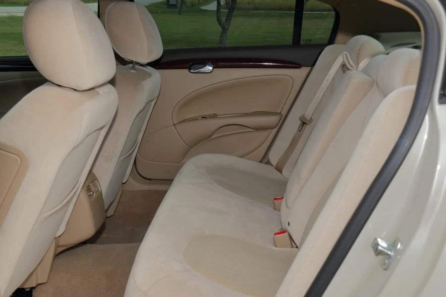 2011 Buick Lucerne - Image 24 of 29