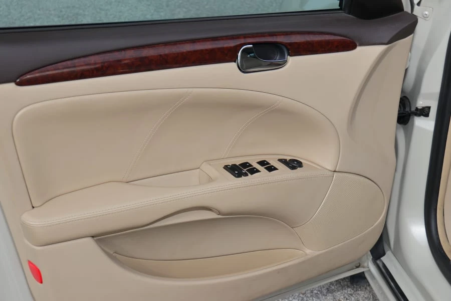 2011 Buick Lucerne - Image 18 of 29