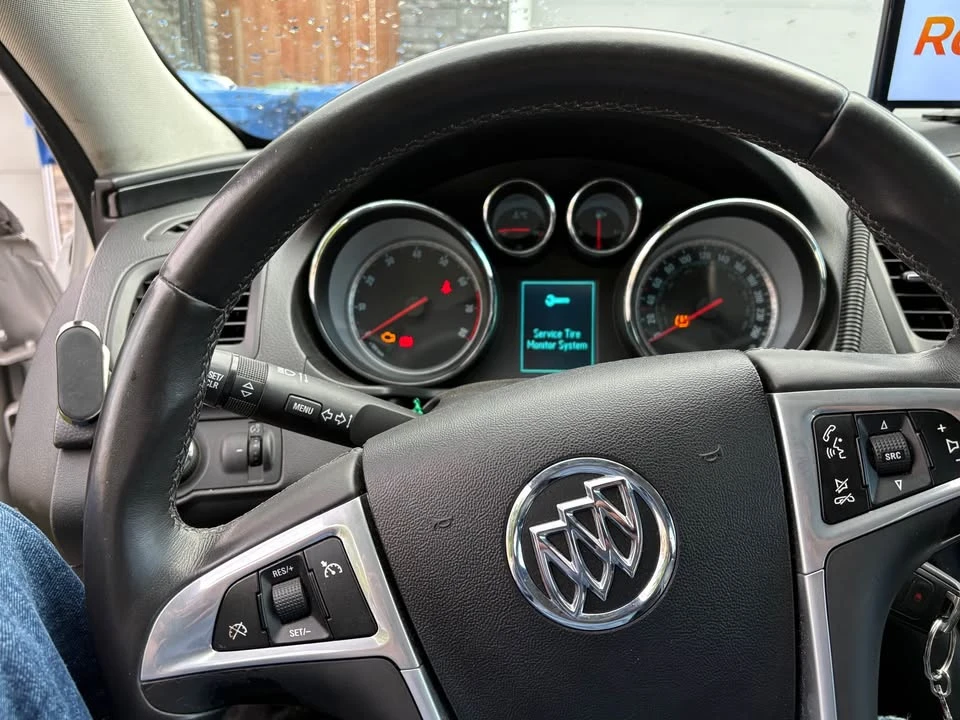 2011 Buick Regal - Image 4 of 12
