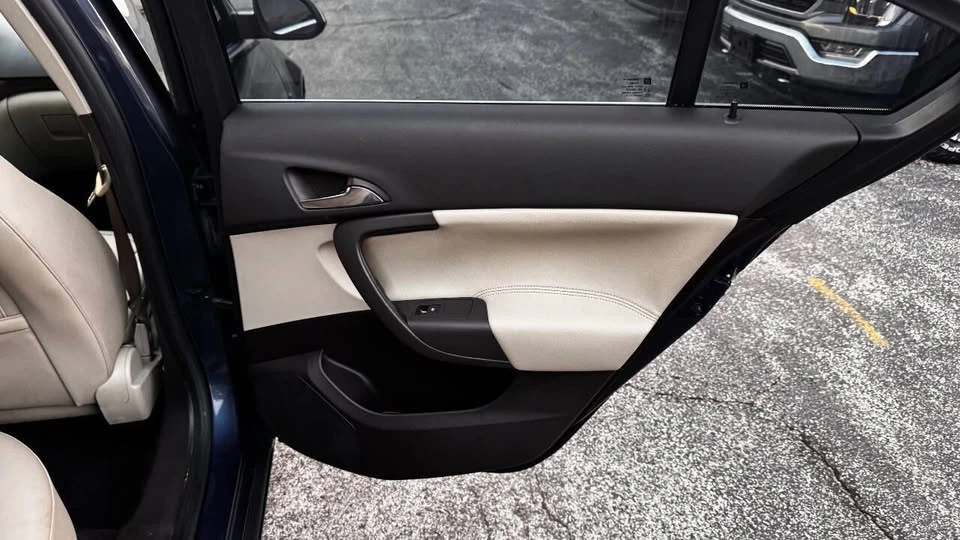 2011 Buick Regal - Image 14 of 20