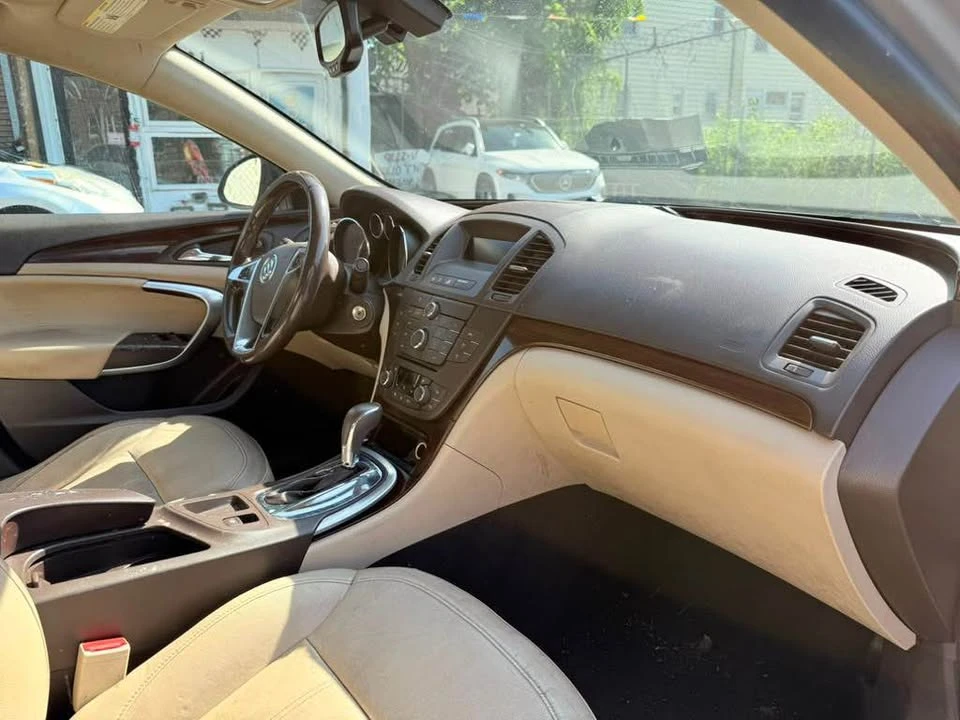 2011 Buick Regal - Image 15 of 20