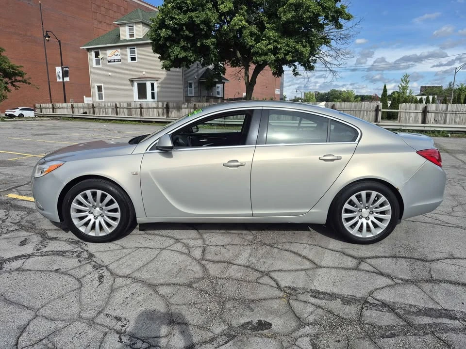 2011 Buick Regal - Image 2 of 11