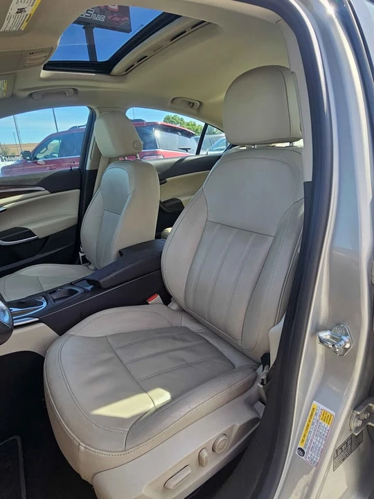 2011 Buick Regal - Image 7 of 18