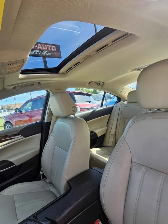 2011 Buick Regal - Image 17 of 18
