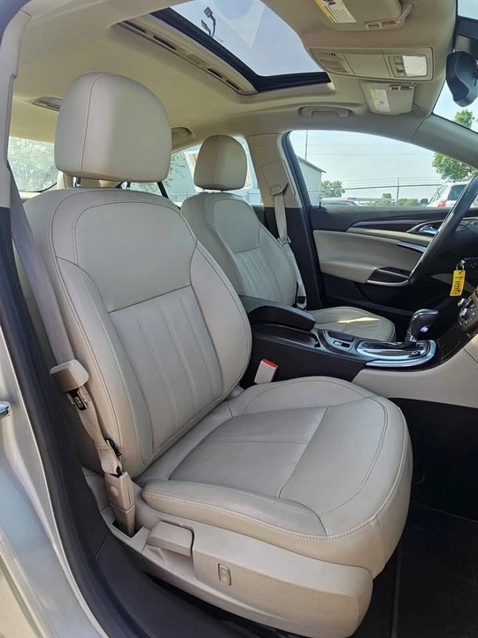 2011 Buick Regal - Image 11 of 18