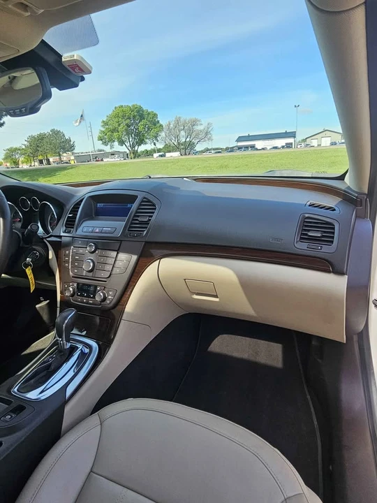 2011 Buick Regal - Image 10 of 18