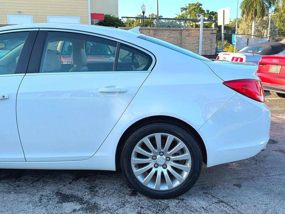 2011 Buick Regal - Image 10 of 31