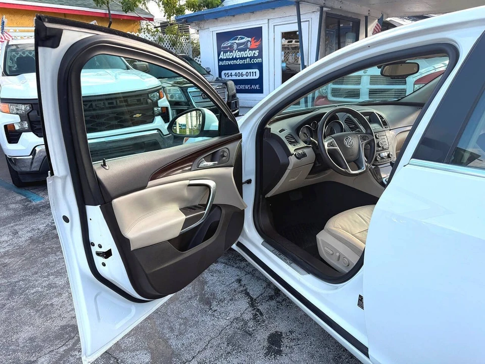 2011 Buick Regal - Image 23 of 31
