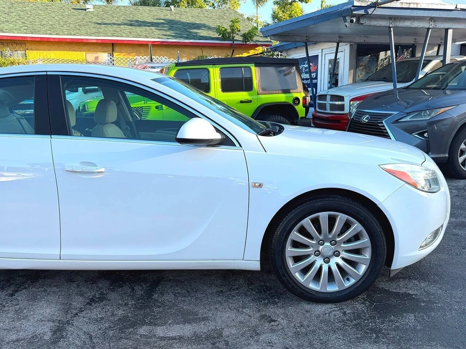 2011 Buick Regal - Image 12 of 31