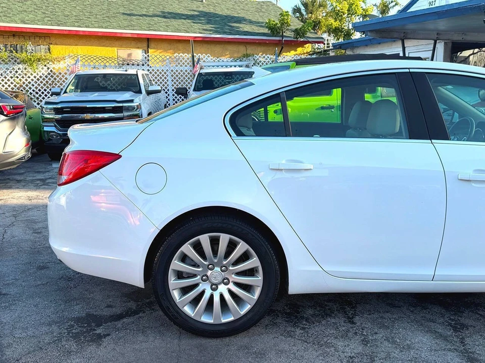 2011 Buick Regal - Image 13 of 31