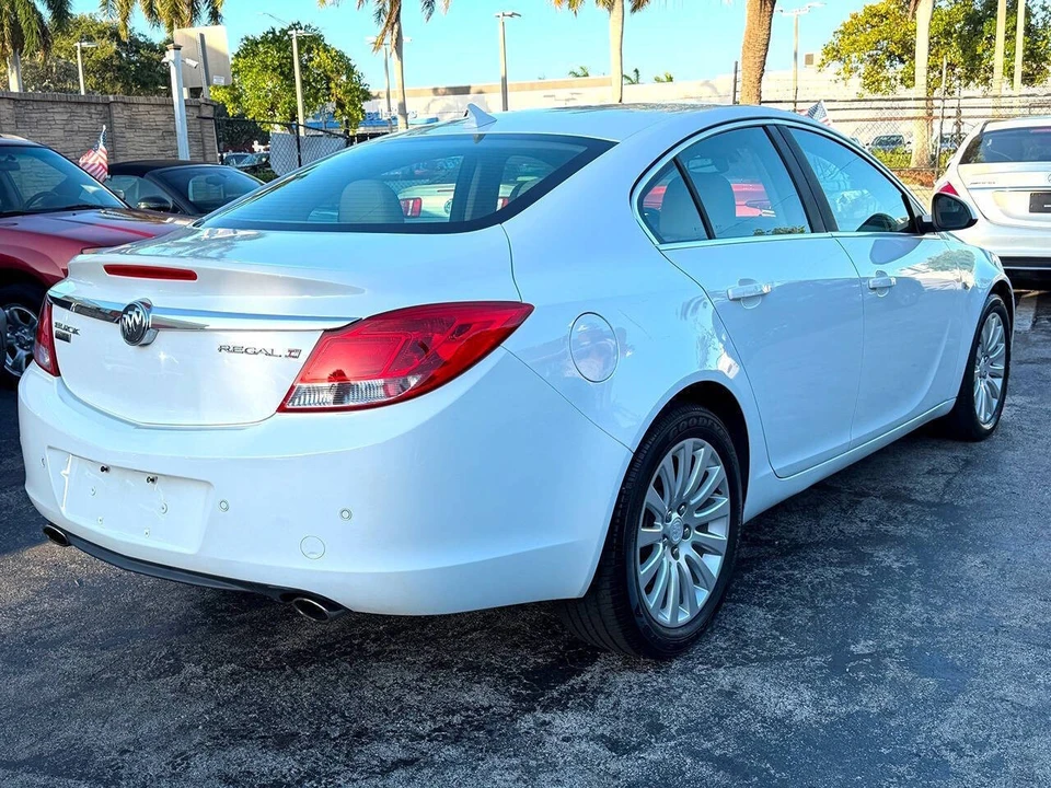 2011 Buick Regal - Image 15 of 31