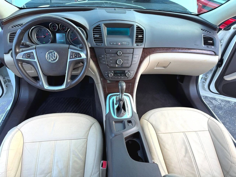 2011 Buick Regal - Image 29 of 31