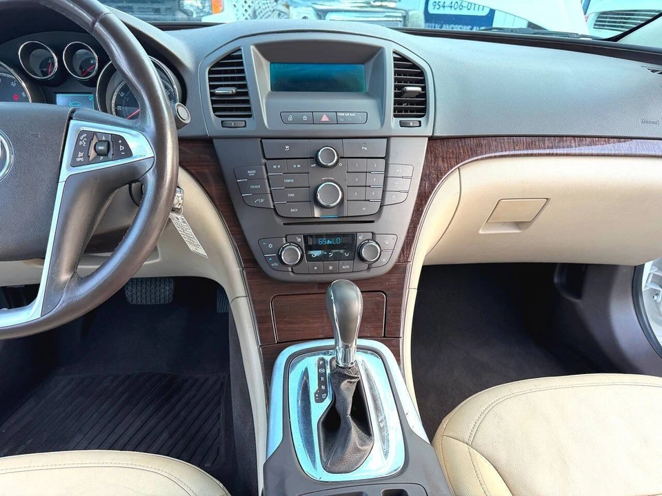 2011 Buick Regal - Image 28 of 31