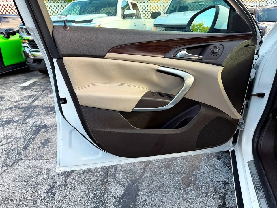 2011 Buick Regal - Image 22 of 31