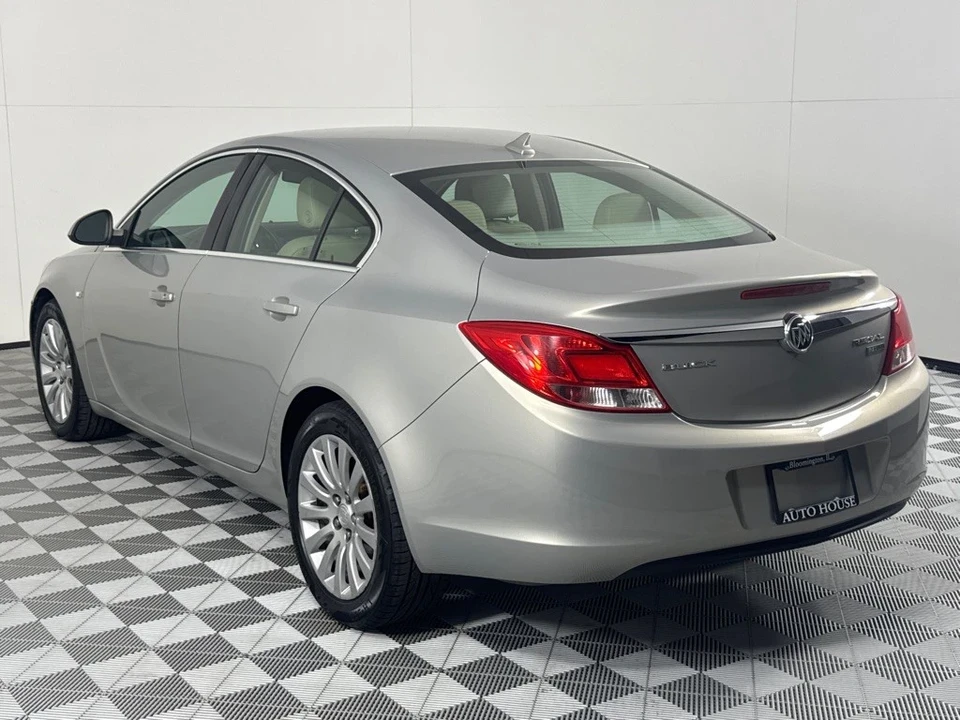 2011 Buick Regal - Image 7 of 12