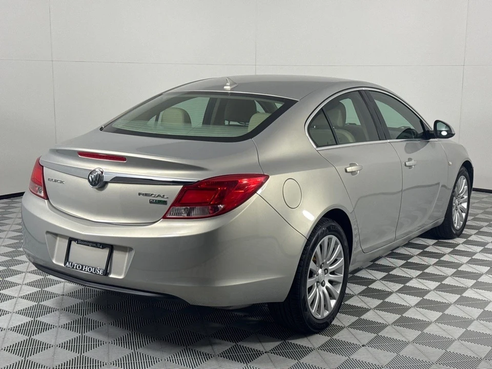 2011 Buick Regal - Image 5 of 12