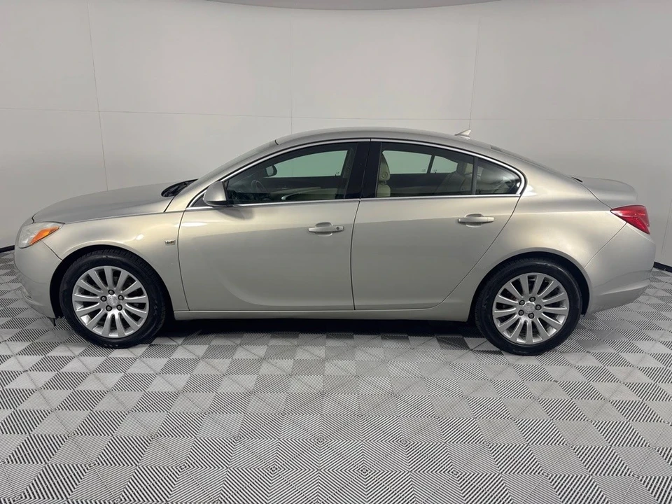 2011 Buick Regal - Image 9 of 12