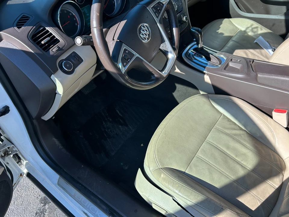 2011 Buick Regal - Image 10 of 21