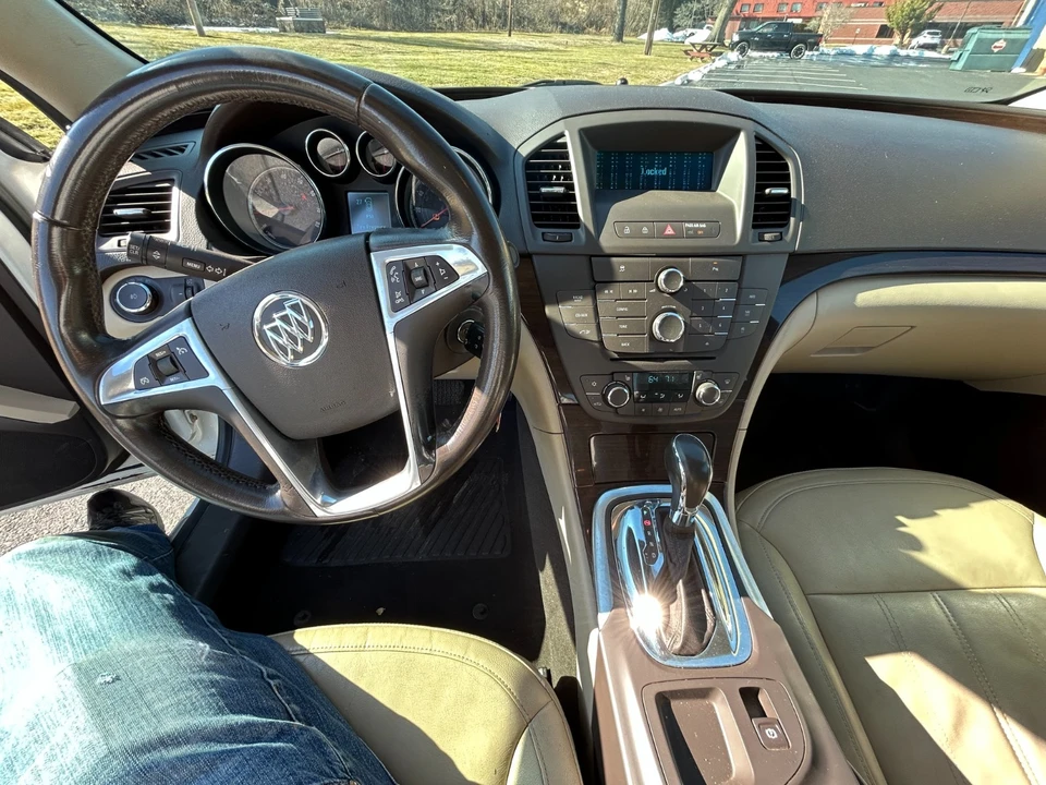 2011 Buick Regal - Image 11 of 21