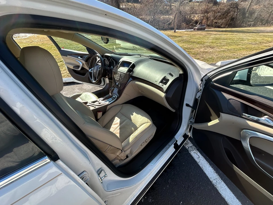 2011 Buick Regal - Image 12 of 21
