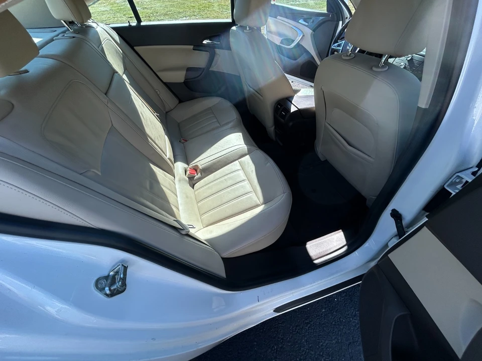 2011 Buick Regal - Image 13 of 21