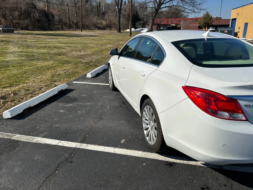 2011 Buick Regal - Image 2 of 21