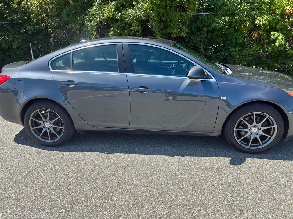 2011 Buick Regal - Image 2 of 10