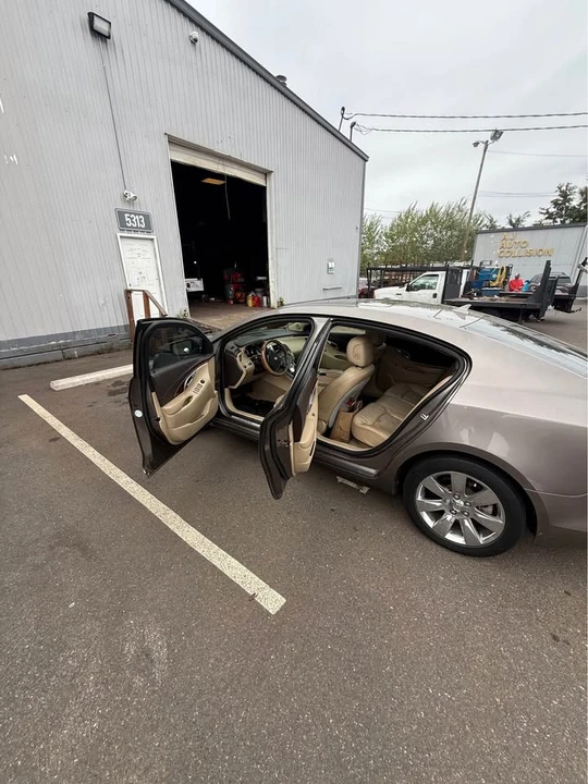 2011 Buick LaCrosse - Image 6 of 7