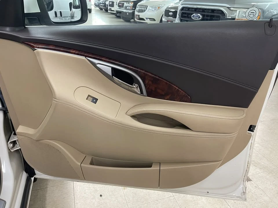 2011 Buick LaCrosse - Image 10 of 20