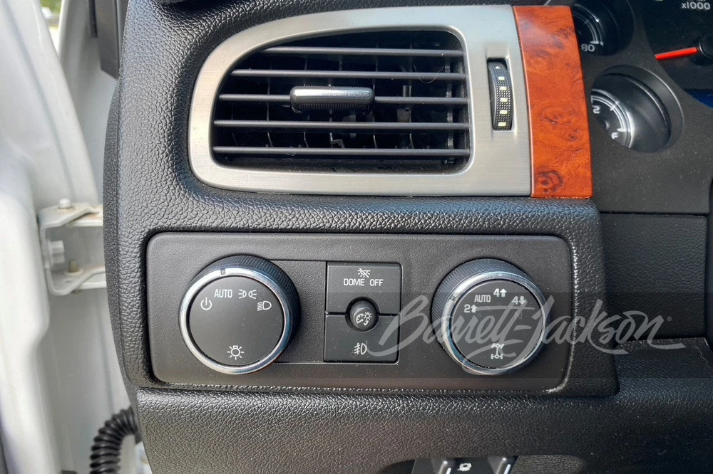 2011 Chevrolet Avalanche - Image 11 of 13
