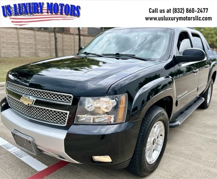 2011 Chevrolet Avalanche - Image 2 of 4