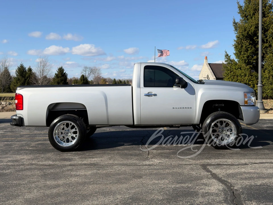 2011 Chevrolet Silverado 2nd Gen - Image 2 of 12