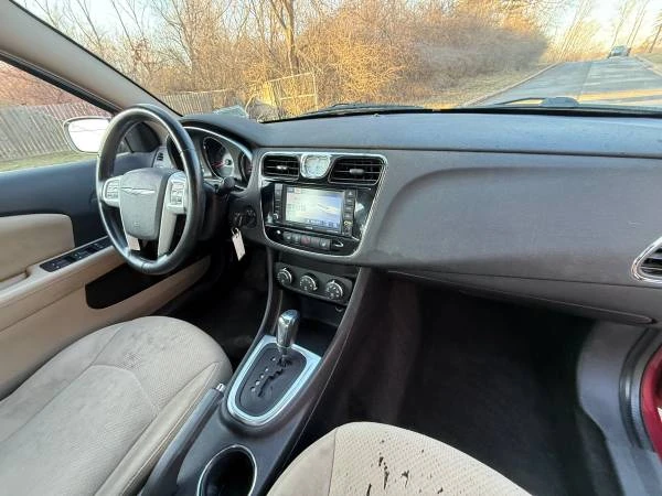 2011 Chrysler 200 - Image 5 of 9