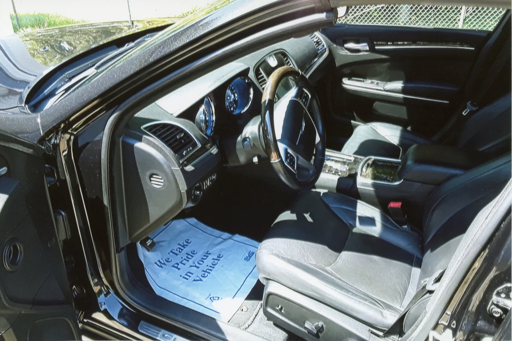 2011 Chrysler 300 (2005-2023) - Image 4 of 5