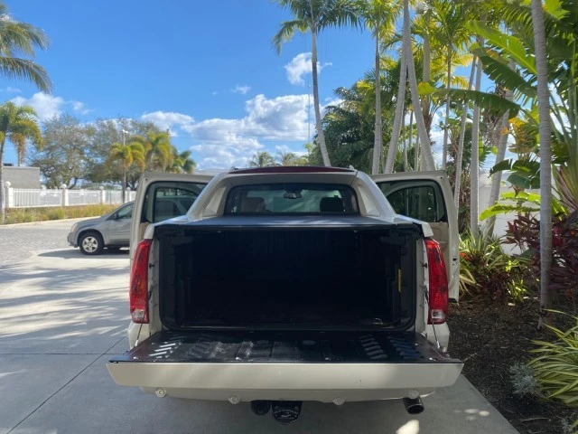 2011 Cadillac Escalade & EXT 3rd Gen - Image 16 of 21