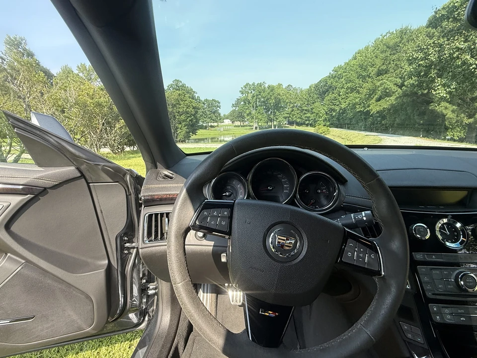 2011 Cadillac CTS-V 2nd Gen - Image 27 of 31
