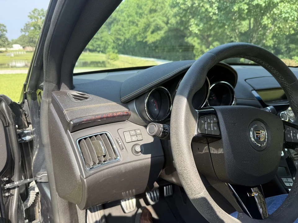 2011 Cadillac CTS-V 2nd Gen - Image 25 of 31