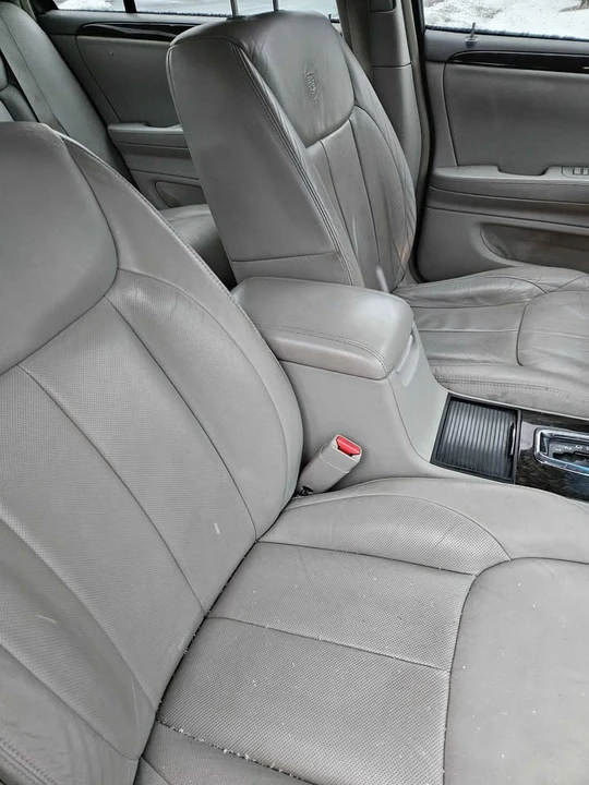 2011 Cadillac DTS - Image 15 of 16