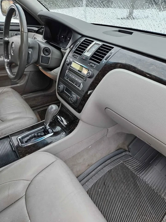 2011 Cadillac DTS - Image 13 of 16