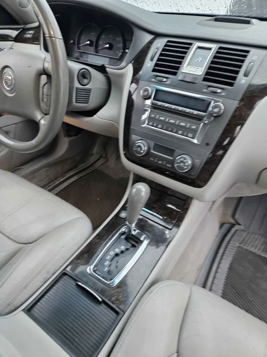 2011 Cadillac DTS - Image 12 of 16