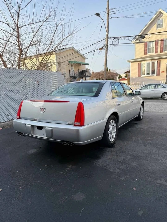 2011 Cadillac DTS - Image 18 of 20