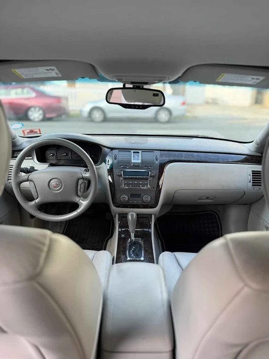 2011 Cadillac DTS - Image 14 of 20