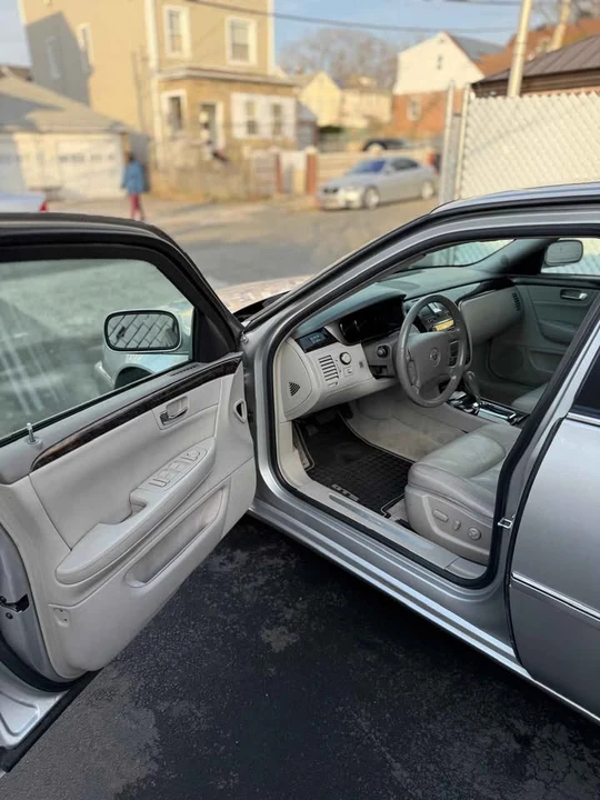 2011 Cadillac DTS - Image 10 of 20