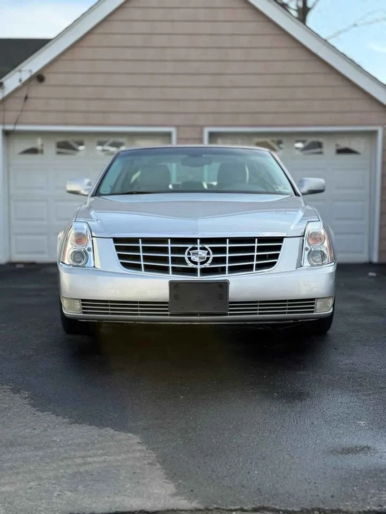 2011 Cadillac DTS - Image 2 of 20