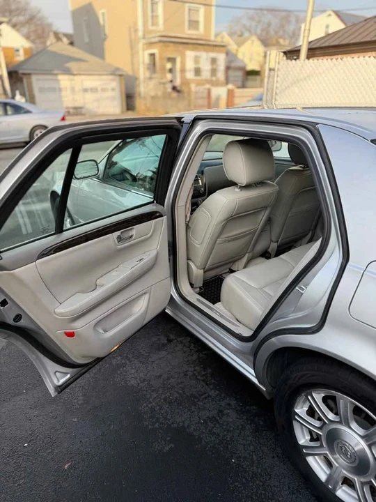 2011 Cadillac DTS - Image 11 of 20