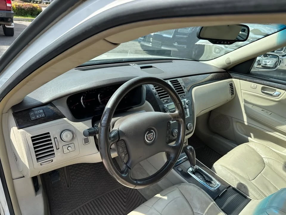 2011 Cadillac DTS - Image 10 of 18