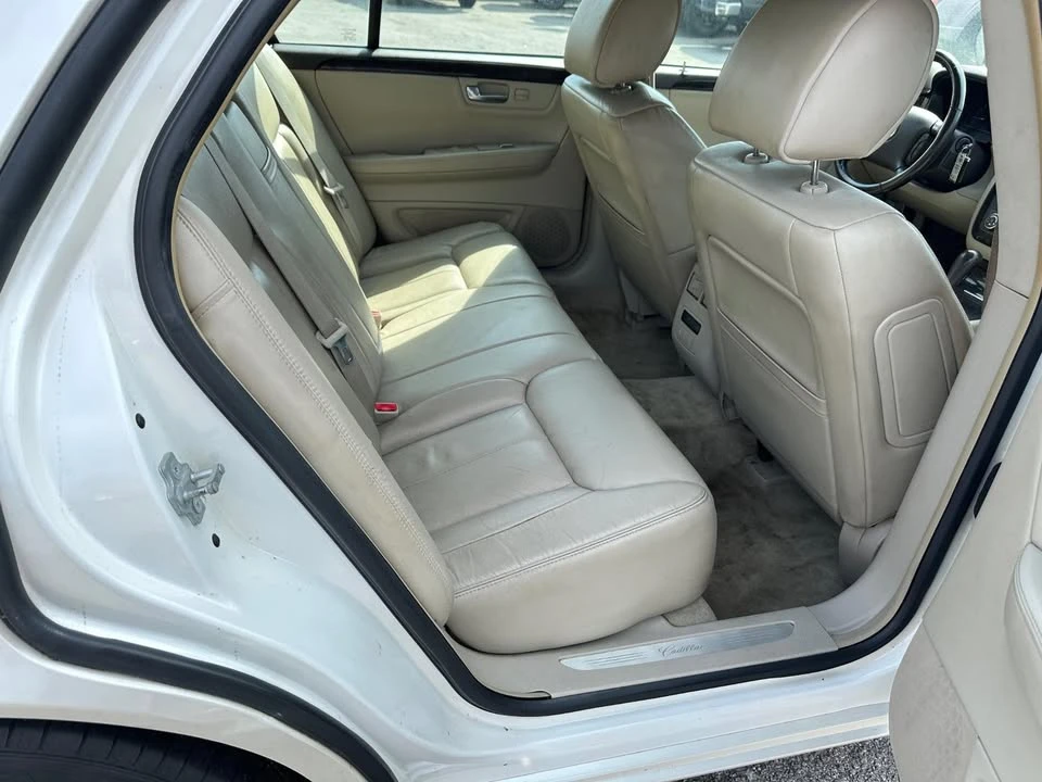 2011 Cadillac DTS - Image 14 of 18