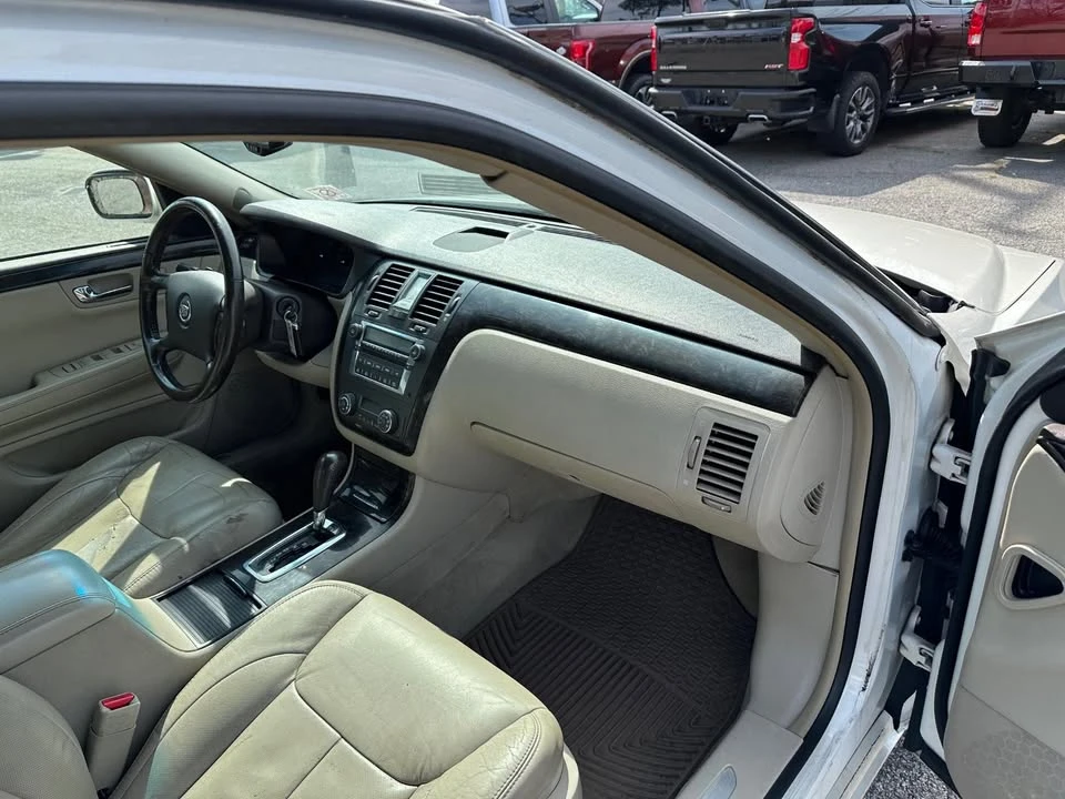 2011 Cadillac DTS - Image 16 of 18
