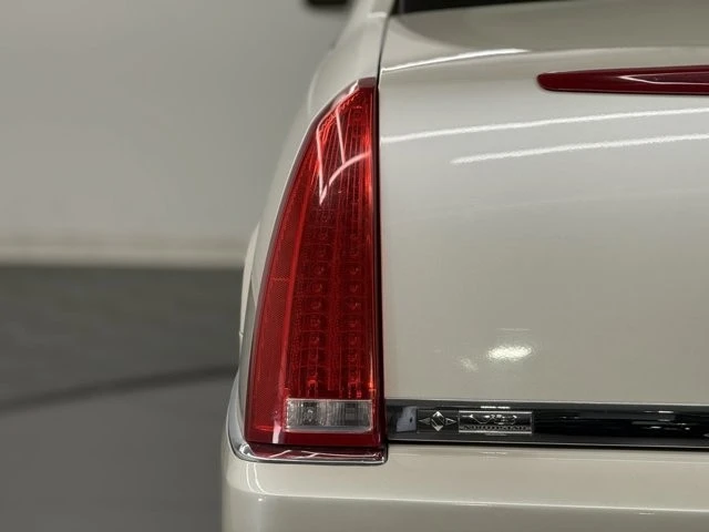 2011 Cadillac DTS - Image 9 of 12